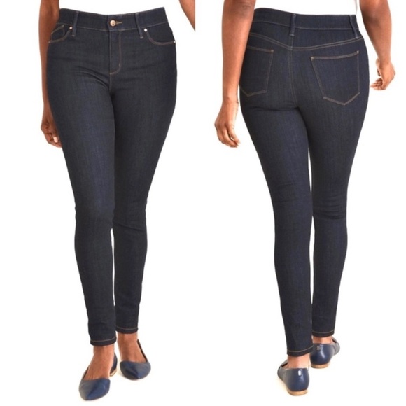 Chico’s Secret Stretch Smoothing Jeans Dark Wash Denim Classic Size 12 - Picture 1 of 8